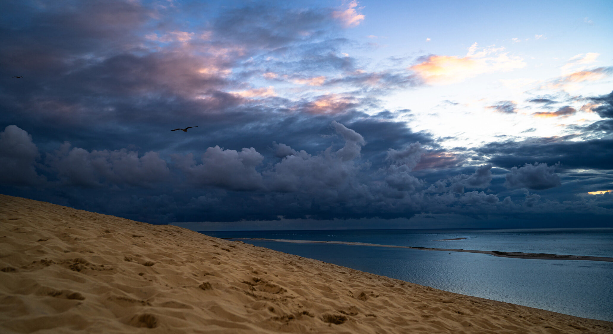 apturant un paysage dramatique avec un ciel contrasté et une lumière envoûtante