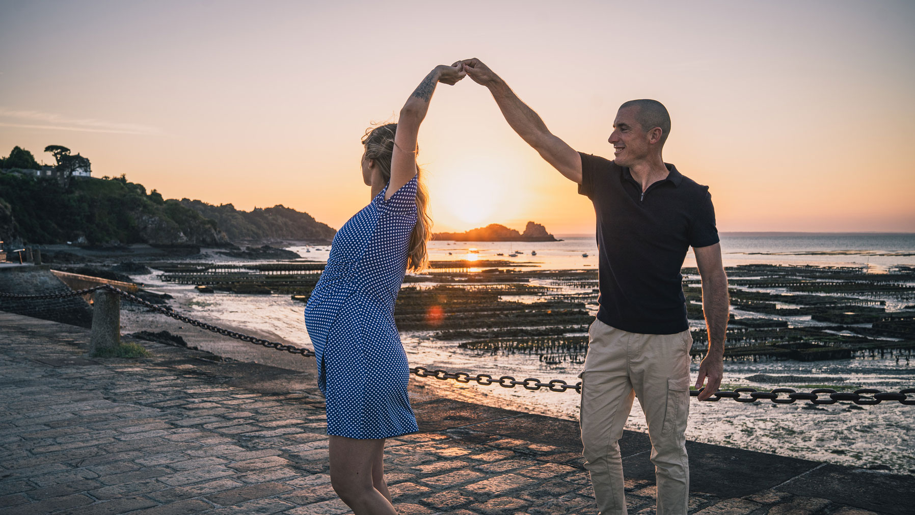 Photographie chaleureuse au lever ou coucher du soleil