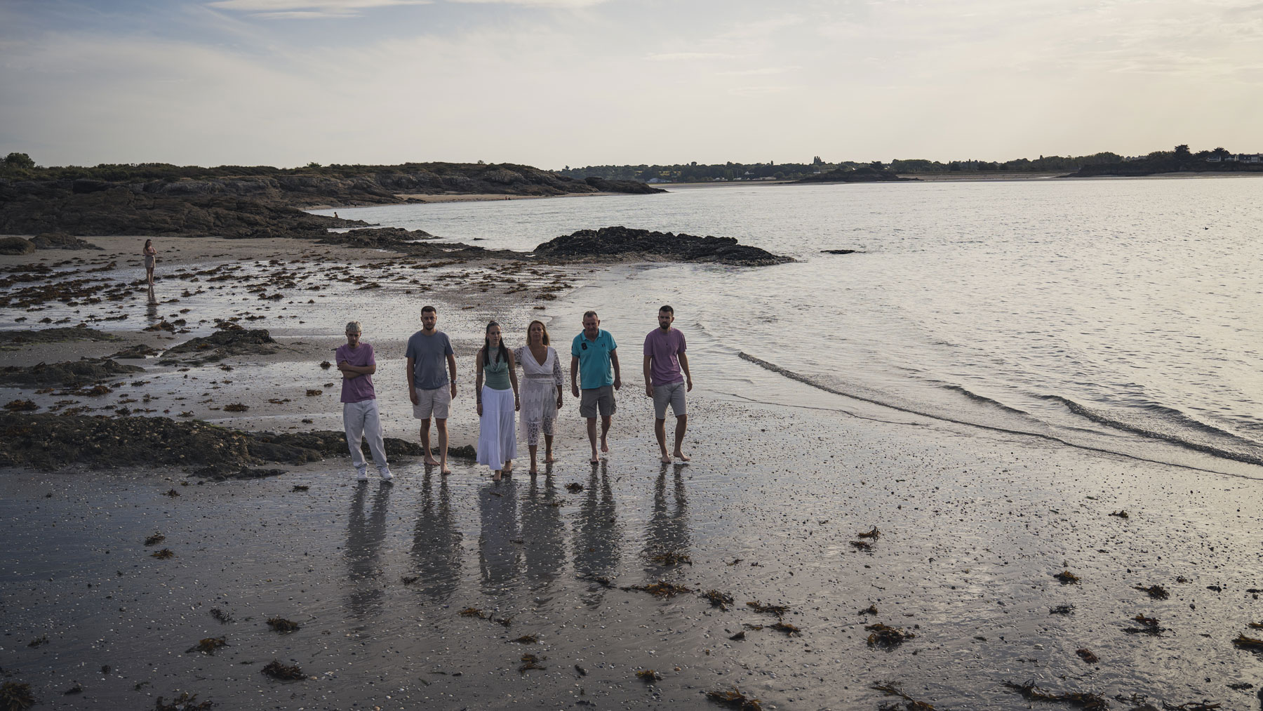 Séance photo famille dans le paysage de Lancieux sur la Côte d'Émeraude
